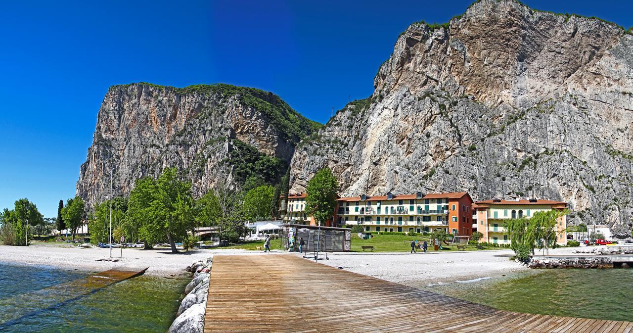 Campione Ora Apartments By Gardadomusmea กัมปิโอเน เดล การ์ดา ภายนอก รูปภาพ