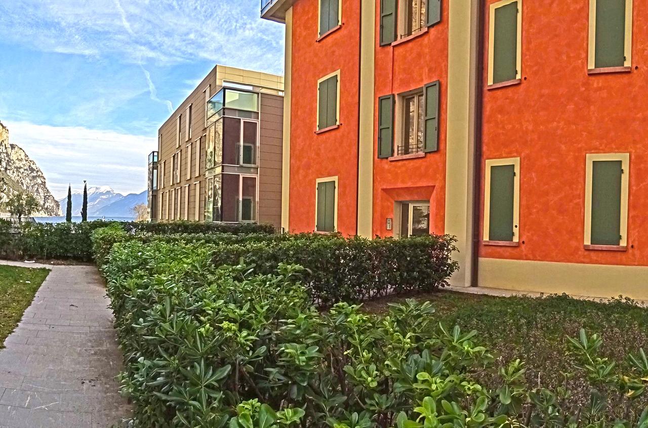 Campione Ora Apartments By Gardadomusmea กัมปิโอเน เดล การ์ดา ภายนอก รูปภาพ